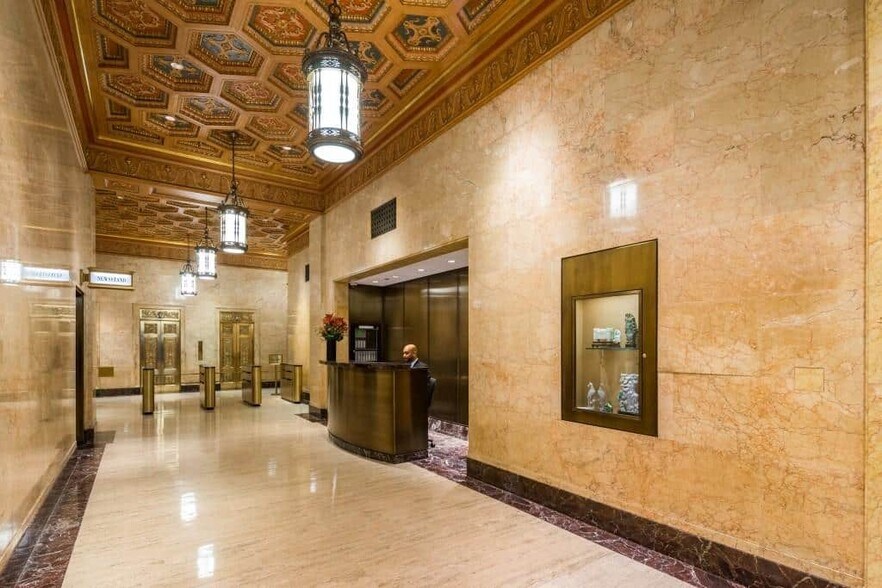 515 Madison Ave, New York, NY à louer - Hall d’entrée – Image 3 sur 3