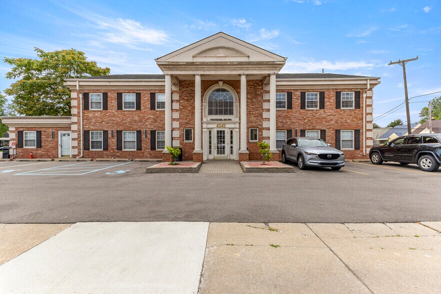 4241 Maple St, Dearborn, MI à louer - Photo de l’immeuble – Image 2 sur 63