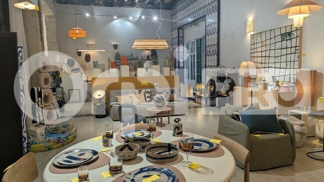 Plus de détails pour Local commercial à vendre