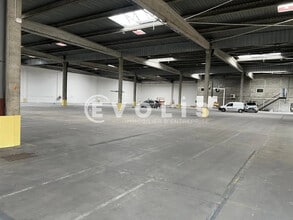 11 Avenue Du 24 Août 1944, Corbas à louer Photo intérieure– Image 1 sur 4