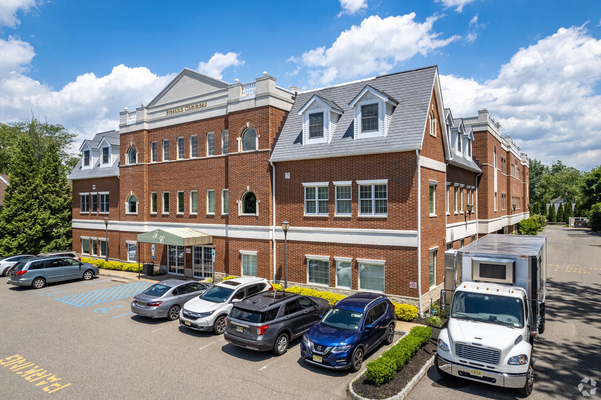 83 South St, Freehold, NJ à louer Photo principale– Image 1 sur 14