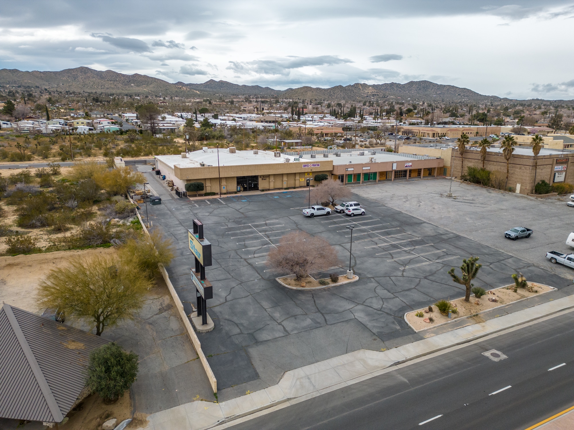 56445 29 Palms, Yucca Valley, CA à louer Photo de l’immeuble– Image 1 sur 3