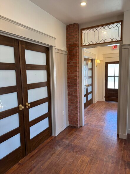 615 W 9th St, Lawrence, KS à louer - Photo de l’immeuble – Image 2 sur 10