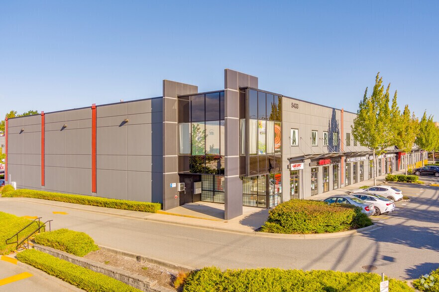 5433 152nd St, Surrey, BC à louer - Photo de l’immeuble – Image 1 sur 9