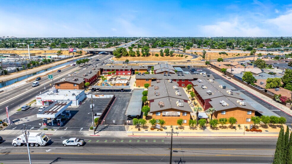 4585 E McKinley Ave, Fresno, CA à vendre - Photo de l’immeuble – Image 2 sur 14