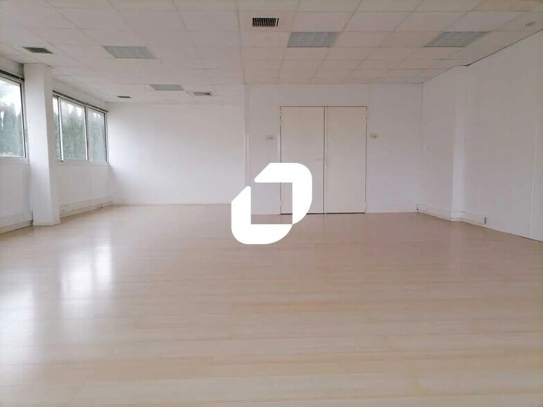 Bureau dans Baillargues à louer - Photo de l’immeuble – Image 2 sur 14