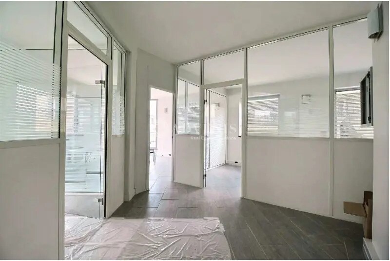 Bureau dans Paris à louer - Photo de l’immeuble – Image 3 sur 12