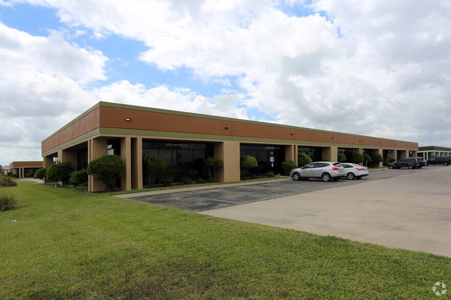 5541 Bear Ln, Corpus Christi, TX à vendre - Photo principale – Image 1 sur 19