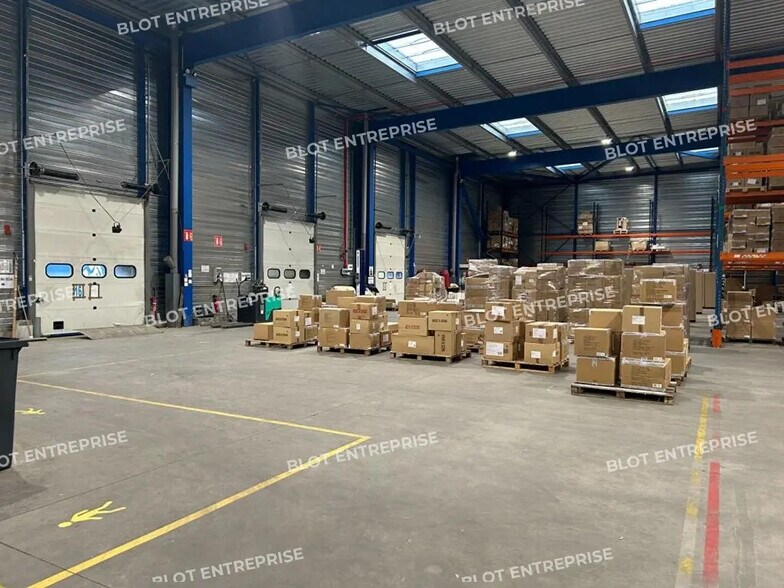 Industriel/Logistique dans Javené à louer - Photo de l’immeuble – Image 3 sur 6