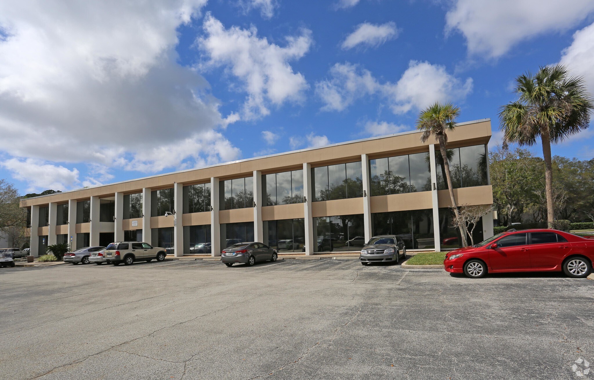 4077 Woodcock Dr, Jacksonville, FL à louer Photo de l’immeuble– Image 1 sur 6