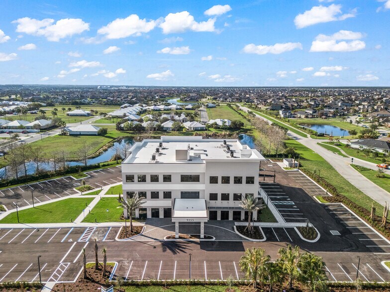 9355 N. Wickham Rd., Melbourne, FL à louer - Photo de l’immeuble – Image 3 sur 8