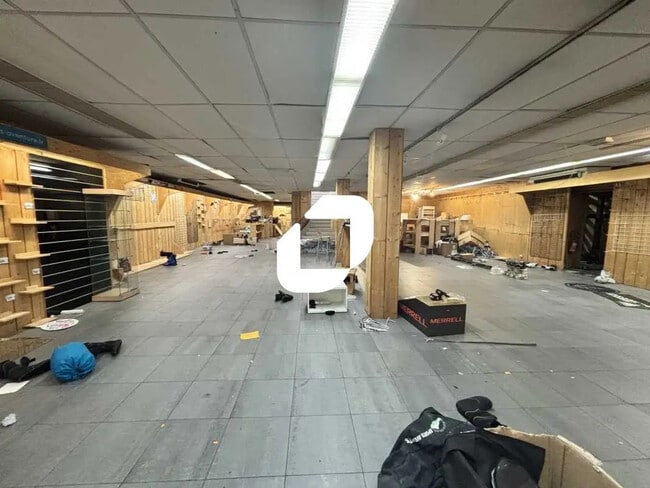 Plus de détails pour Bureau, Local commercial à louer