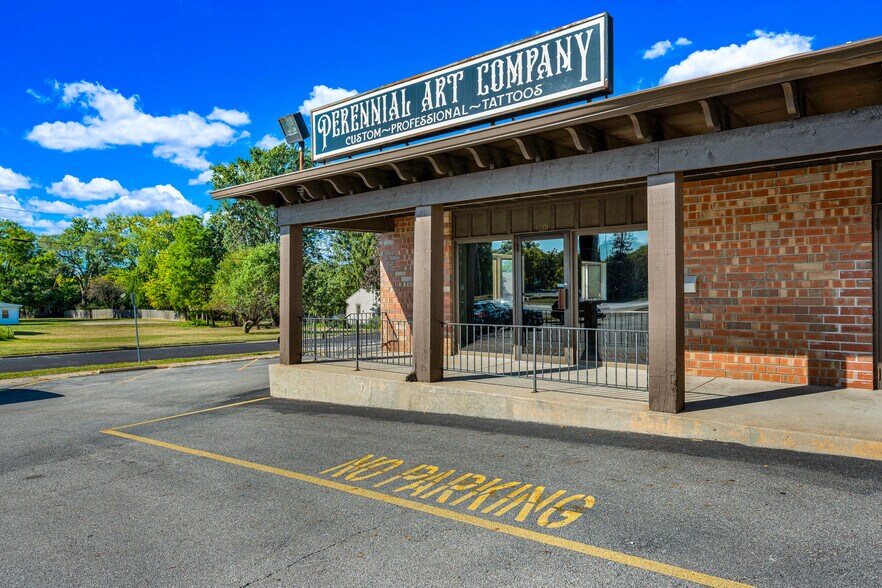 4601 N University St, Peoria, IL à louer - Photo de l’immeuble – Image 2 sur 18