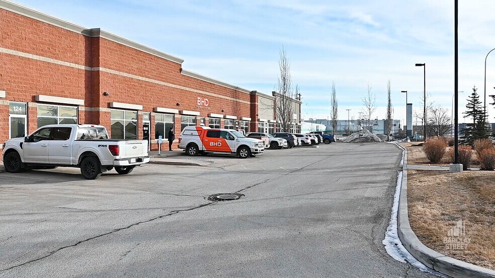5050 106th Ave SE, Calgary, AB à louer - Vidéo sur l’annonce professionnelle – Image 2 sur 4