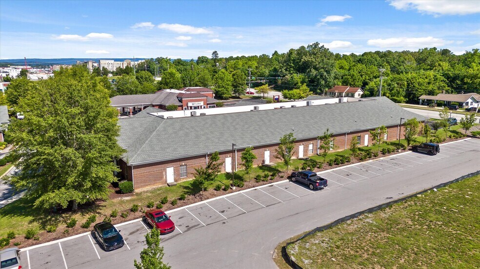 7446 Shallowford Rd, Chattanooga, TN à louer - Photo de l’immeuble – Image 3 sur 59