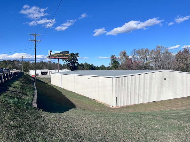 2611 S Highway 14, Greer, SC à louer - Photo de l’immeuble – Image 1 sur 2