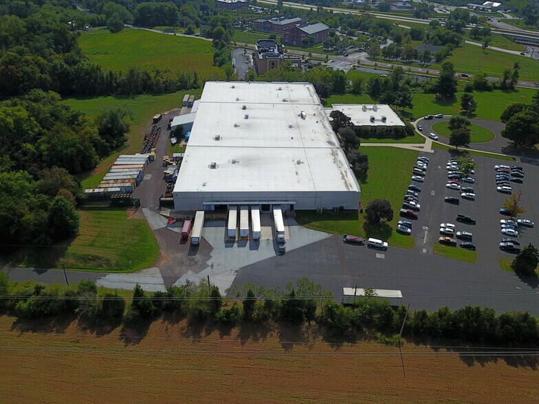 640 N Lewis Rd, Royersford, PA à louer - Photo de l’immeuble – Image 2 sur 3