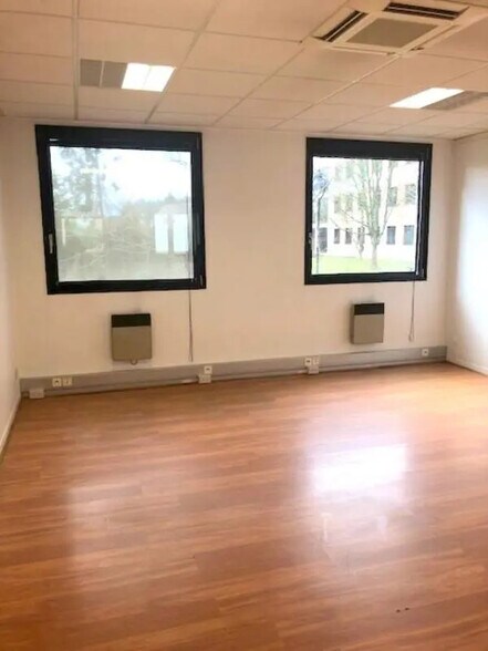 Bureau dans Jouy-en-Josas à louer - Photo de l’immeuble – Image 2 sur 18