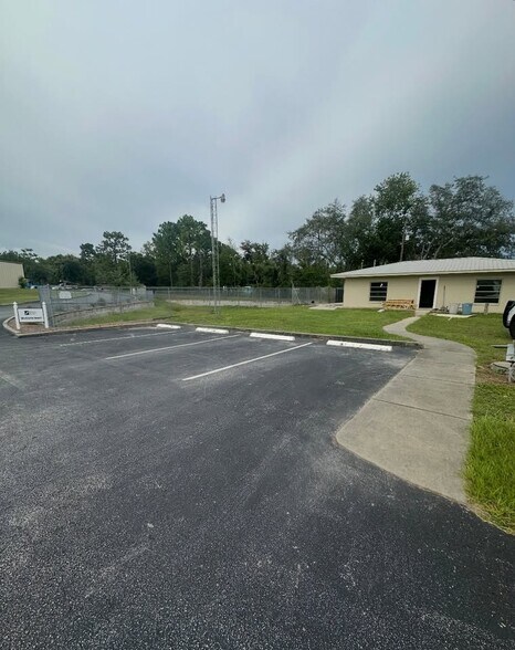 1919 W Gulf To Lake Hwy, Lecanto, FL à louer - Photo de l’immeuble – Image 2 sur 14