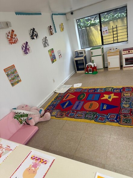 7314 Yellowstone Blvd, Forest Hills, NY à louer - Photo de l’immeuble – Image 3 sur 15
