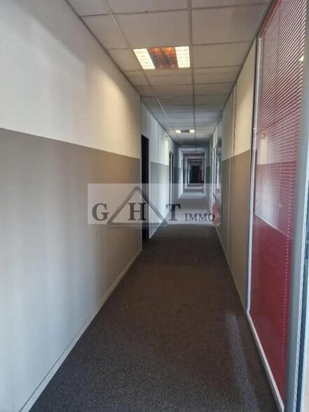 Local commercial dans Ivry-sur-Seine à louer - Photo de l’immeuble – Image 2 sur 5