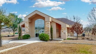 Plus de détails pour 63245 MAIN St, Lytle, TX - Local commercial à vendre