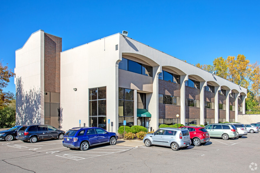 7525 Mitchell Rd, Eden Prairie, MN à vendre - Photo principale – Image 1 sur 31