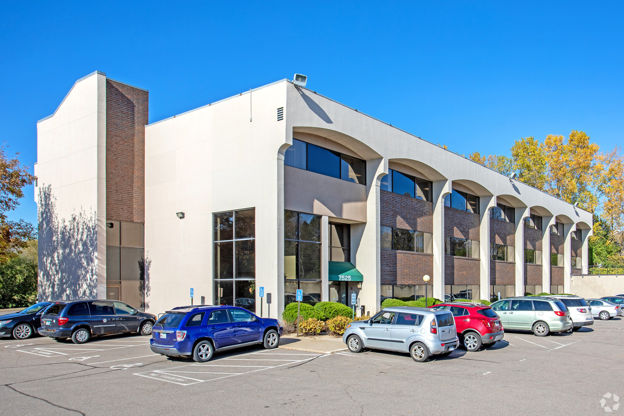 7525 Mitchell Rd, Eden Prairie, MN à vendre Photo principale– Image 1 sur 32