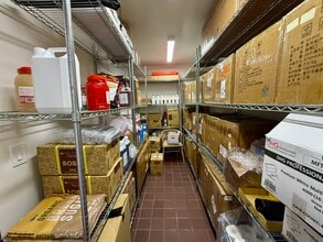 320-326 N Azusa Ave, West Covina, CA à louer Photo intérieure– Image 2 sur 23