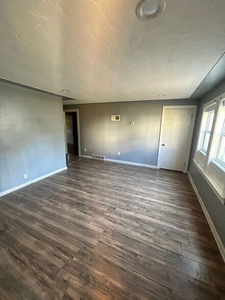 7444 Lake Ave, Elyria, OH à vendre - Photo de l’immeuble – Image 2 sur 28