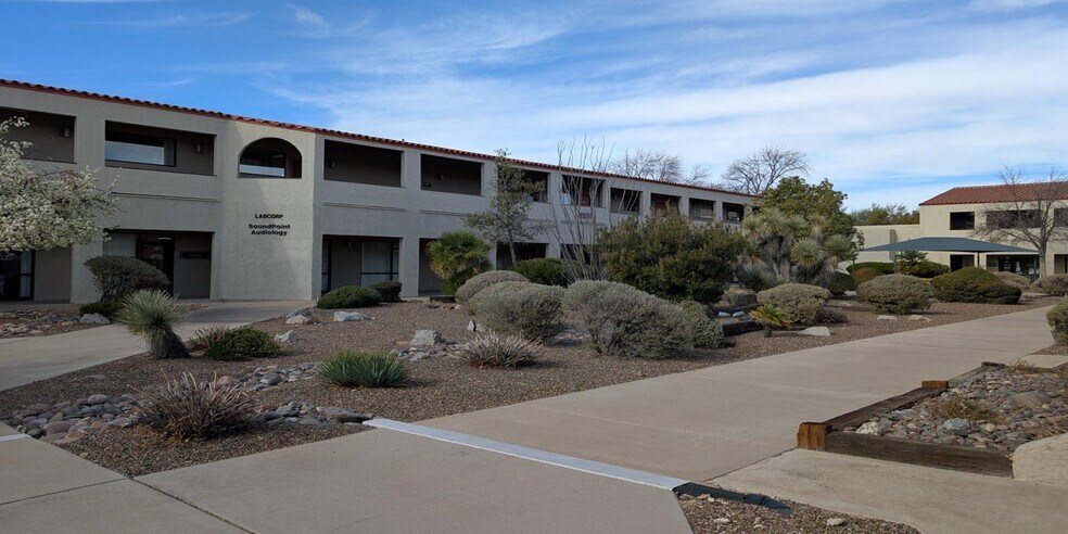 1131 S La Canada Dr, Green Valley, AZ à louer - Photo de l’immeuble – Image 2 sur 9