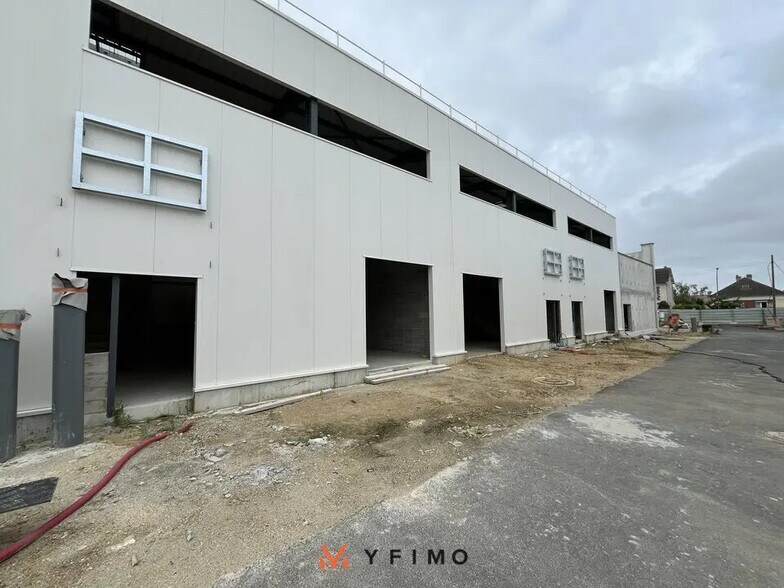Local d'activités dans Aubergenville à vendre - Photo de la construction – Image 3 sur 5
