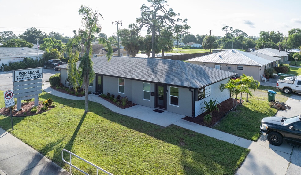 7320 Sanibel Blvd, Fort Myers, FL à louer - Photo principale – Image 1 sur 14