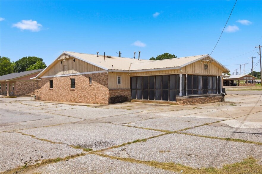 1131 Cradduck Rd, Ada, OK à vendre - Photo de l’immeuble – Image 2 sur 26