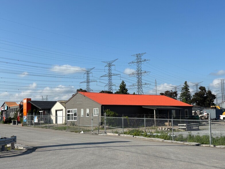 5515 Thickson Rd N, Whitby, ON à louer - Photo de l’immeuble – Image 2 sur 14