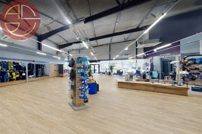 Plus de détails pour Local commercial à louer