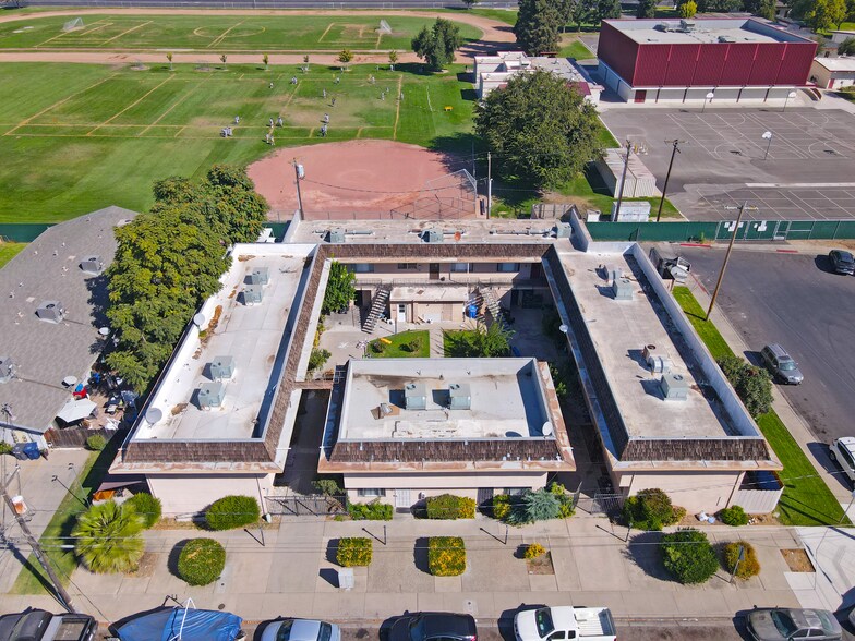 961 Wakefield Rd, Turlock, CA à vendre - Photo de l’immeuble – Image 1 sur 7