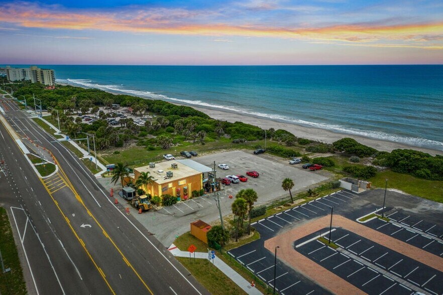 3191 N Highway A1a, Indialantic, FL à vendre - Photo de l’immeuble – Image 3 sur 14