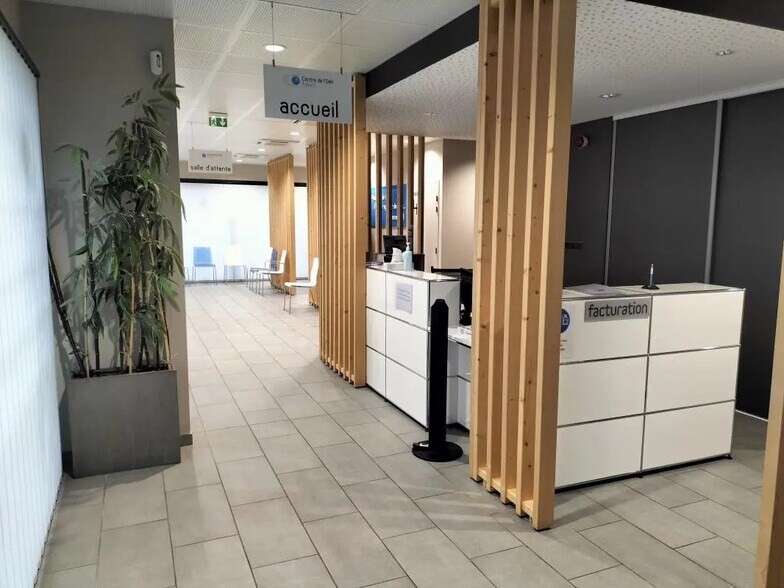 9 Rue Kerkeni, Arbent à louer - Hall d’entrée – Image 2 sur 5