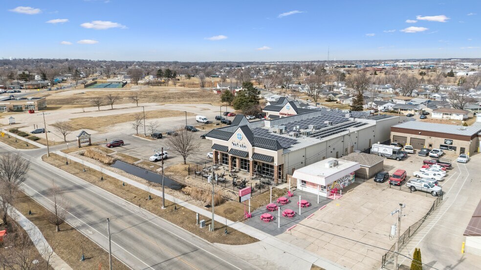 1060 NE Old Marion Rd, Cedar Rapids, IA à vendre - Photo de l’immeuble – Image 3 sur 13