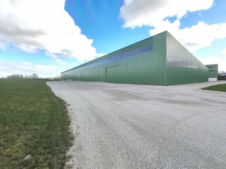 Industriel/Logistique dans Épense à louer - Photo de l’immeuble – Image 1 sur 6