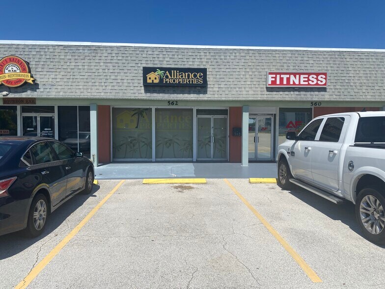 562 A1A Hwy, Satellite Beach, FL à louer - Photo de l’immeuble – Image 3 sur 15