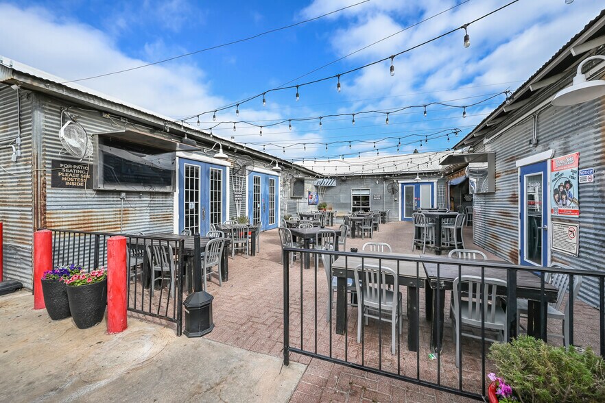 814 S Main St, Grapevine, TX à vendre - Photo de l’immeuble – Image 3 sur 15