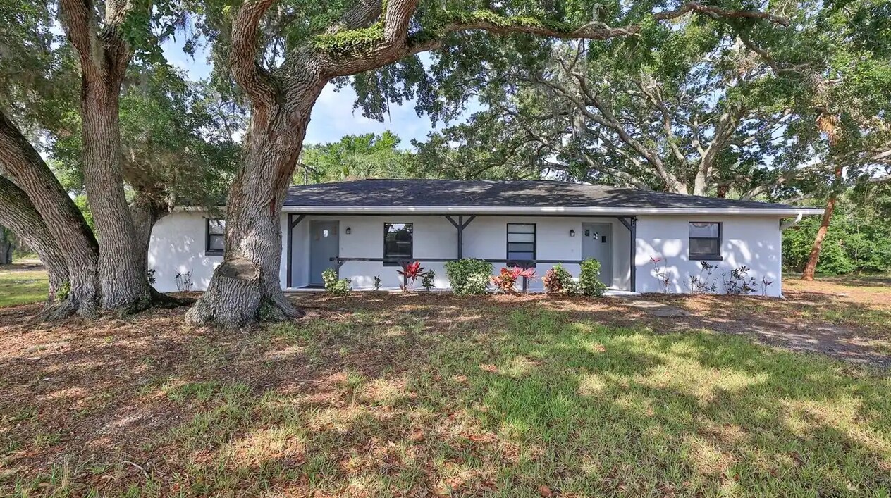1802 Fern Palm Dr, Edgewater, FL à vendre Photo principale– Image 1 sur 4