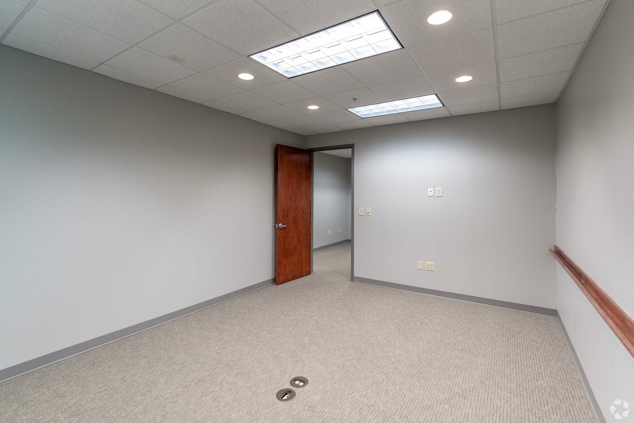 1822 E Highway 54, Durham, NC à louer Photo intérieure– Image 1 sur 7
