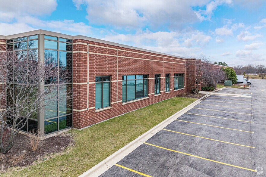 7135 Janes Ave, Woodridge, IL à louer - Photo de l’immeuble – Image 1 sur 12
