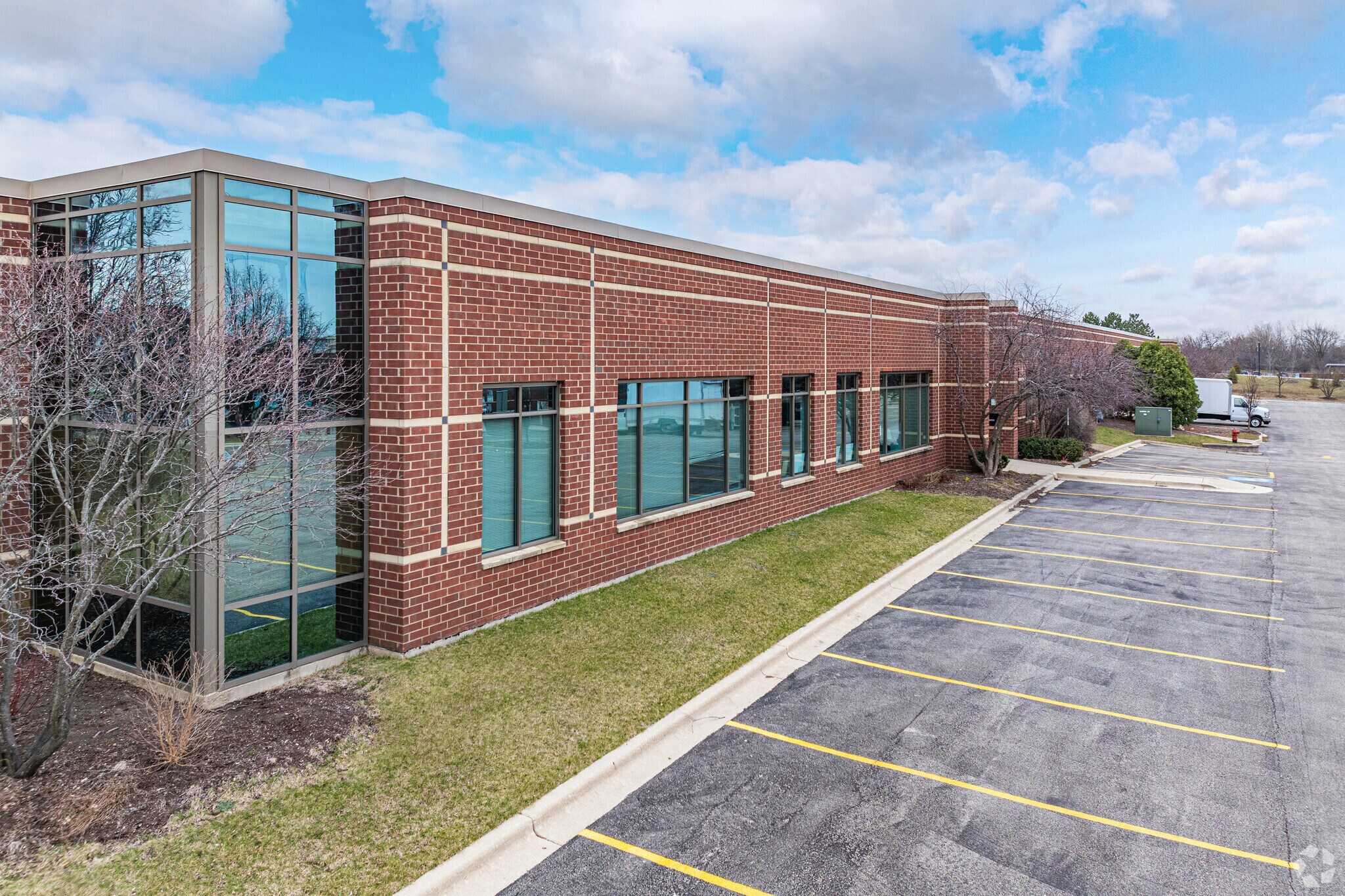 7135 Janes Ave, Woodridge, IL à louer Photo de l’immeuble– Image 1 sur 13