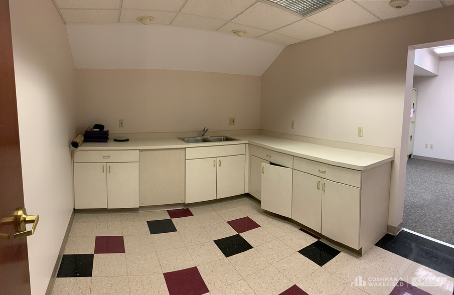1162-1170 Cleveland Ave, Amherst, OH à louer - Photo intérieure – Image 3 sur 10