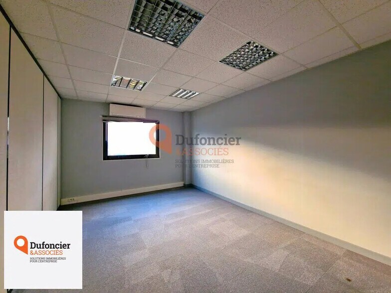 Bureau dans Poitiers à louer - Photo de l’immeuble – Image 2 sur 3