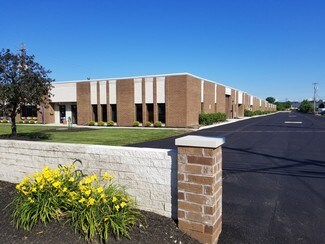 Plus de détails pour 7471 Tyler Blvd, Mentor, OH - Local d'activités à louer